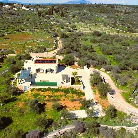 Lisaya, A Peaceful Oasis In A Natural Area