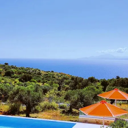 Lisaya, A Peaceful Oasis In A Natural Area Palailonion
